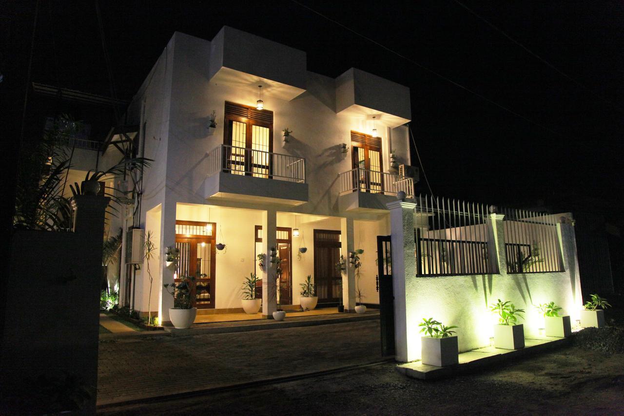 Rohini Residence Airport Transit Hotel Katunayake Exterior photo